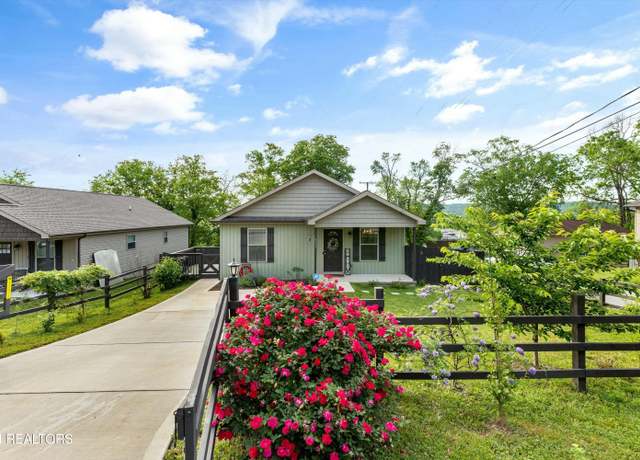 Property at 911 Loy St, Clinton, TN 37716, 3 beds, 2 baths