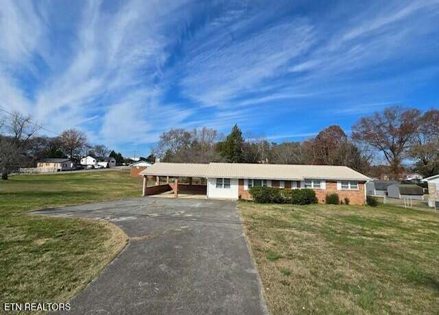 Property at 1307 Mcarthur Rd, Maryville, TN 37804, 3 beds, 1.5 baths