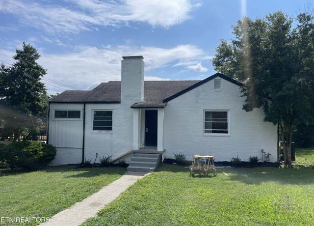 Property at 1620 Scenic Dr, Maryville, TN 37803, 3 beds, 2 baths