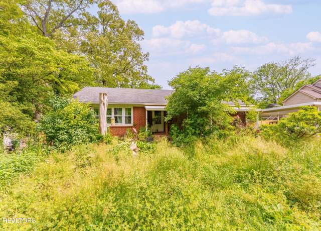 Property at 1624 Everett Ave , TN Ave, Maryville, TN 37804, 3 beds, 1.5 baths