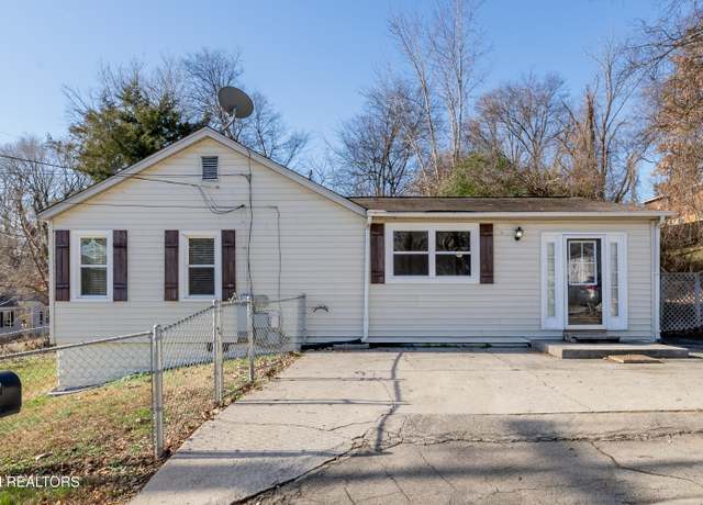 Property at 507 Sunnyside St, Maryville, TN 37804, 3 beds, 2 baths
