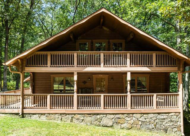 Property at 458 Running Deer Dr, Crab Orchard, TN 37723, 2 beds, 2.5 baths