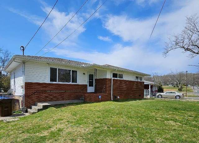 Property at 102 E Hutchinson Cir, Oak Ridge, TN 37830, 2 beds, 1 bath