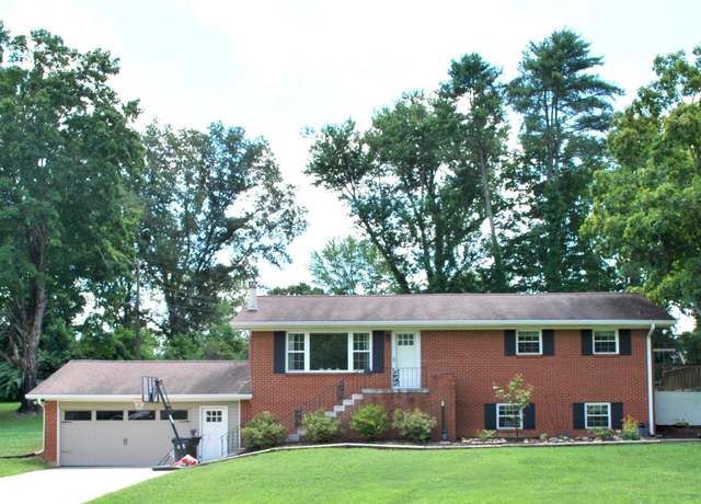 Property at 124 Fowler Dr, Maryville, TN 37803, 3 beds, 2 baths