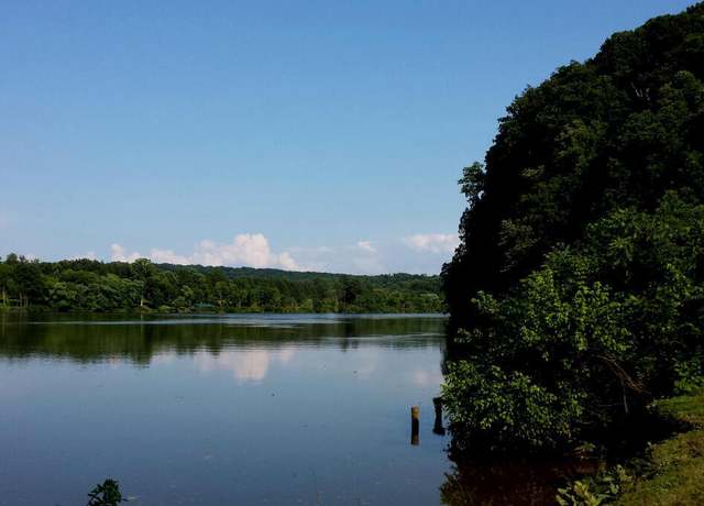 Property at 318 Port Madison Dr, Loudon, TN 37774, 3 beds, 2 baths