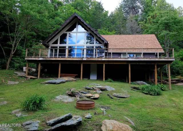 Property at 823 E Foothills Dr, Gatlinburg, TN 37738, 3 beds, 3 baths