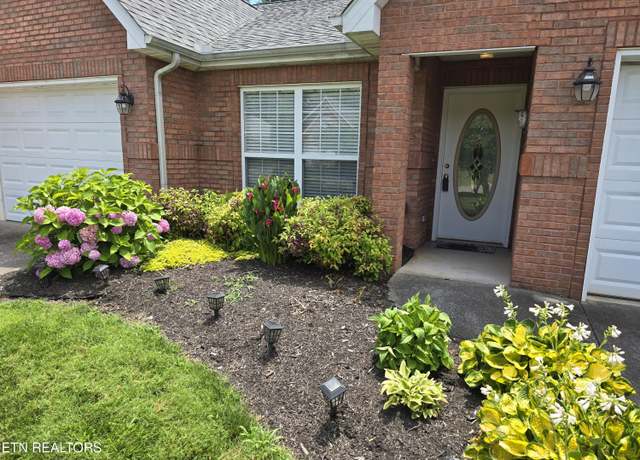 Property at 2921 Dominion Dr, Maryville, TN 37803, 3 beds, 3 baths