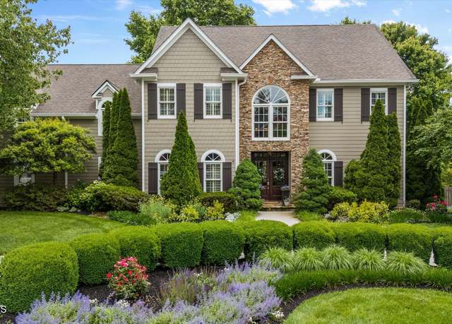 Property at 1104 Bridgestone Pl, Knoxville, TN 37919, 4 beds, 4 baths