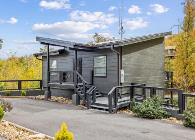 Property at 612 Sunset Ln, Gatlinburg, TN 37738, 1 bed, 2 baths