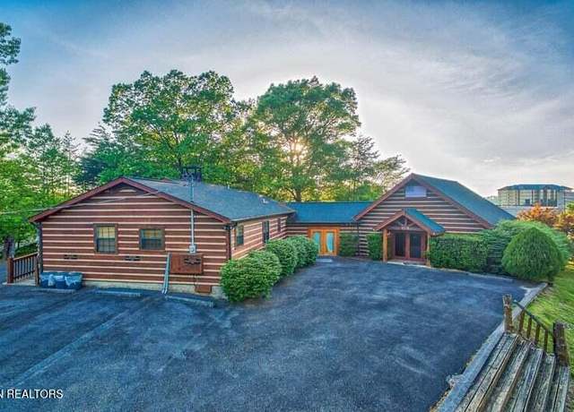 Property at 170 Showplace Blvd, Pigeon Forge, TN 37863, 5 beds, 3 baths