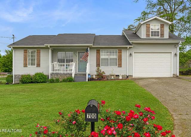 Property at 700 Crestwood Dr, Clinton, TN 37716, 3 beds, 2 baths