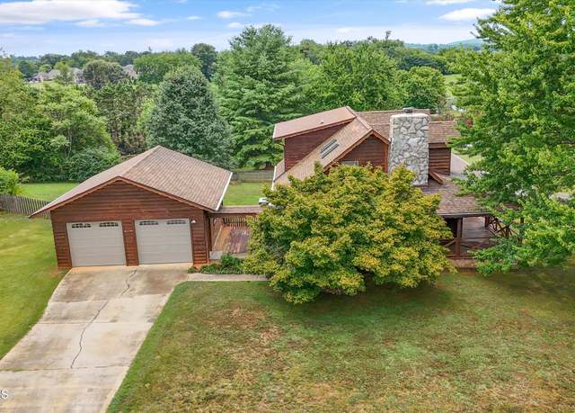 Property at 2313 Riverside Dr, Maryville, TN 37804, 3 beds, 2 baths