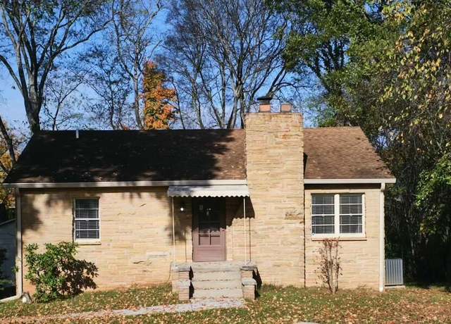 Property at 1313 W Broadway Ave, Maryville, TN 37801, 3 beds, 2 baths