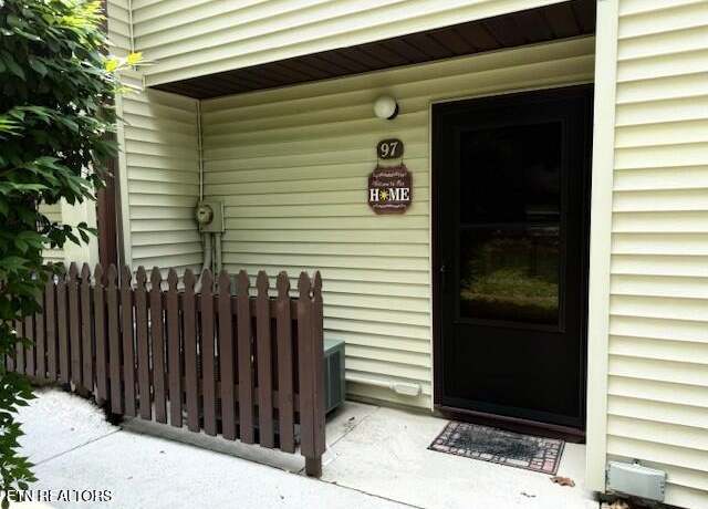 Property at 97 Wilshire Heights Dr, Crossville, TN 38558, 2 beds, 2.5 baths