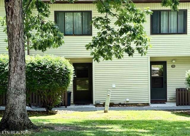 Property at 97 Wilshire Heights Dr, Crossville, TN 38558, 2 beds, 2.5 baths