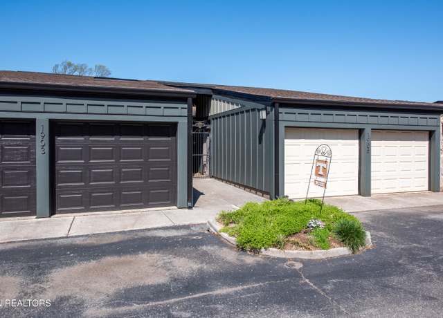 Property at 1903 Cherokee Bluff Dr, Knoxville, TN 37920, 3 beds, 2.5 baths