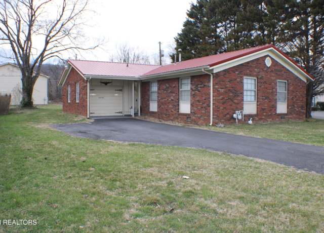 Property at 106 S 38th St, Middlesboro, KY 40965, 3 beds, 2 baths