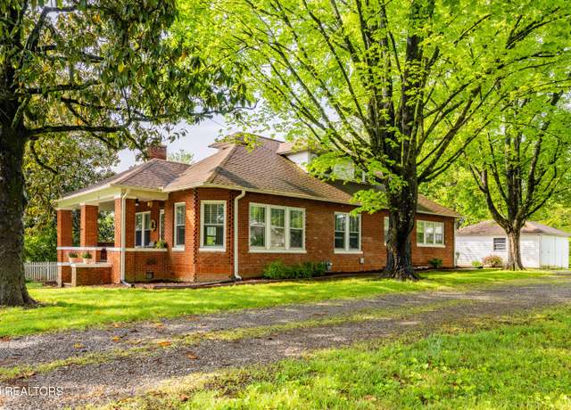 Property at 101 Davis Dr, Maryville, TN 37803, 3 beds, 2 baths