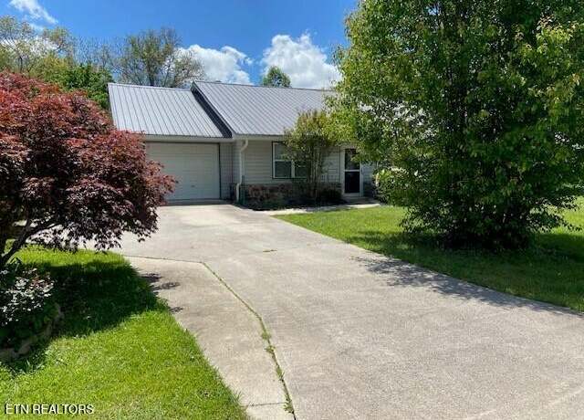 Property at 33 Wood Ln, Sparta, TN 38583, 2 beds, 1.5 baths
