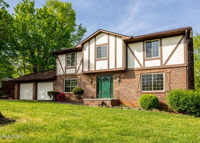 Property at 319 Kenmark Dr, Maryville, TN 37803, 4 beds, 2.5 baths