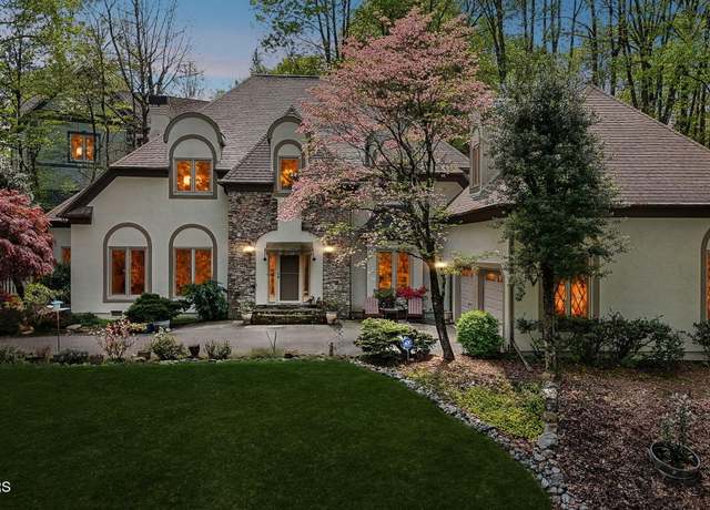 Property at 15 Rivers Run Way, Oak Ridge, TN 37830, 4 beds, 2.5 baths