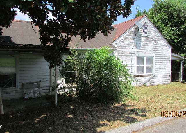 Property at 1106 Freedman St, Loudon, TN 37774, 2 beds, 1 bath