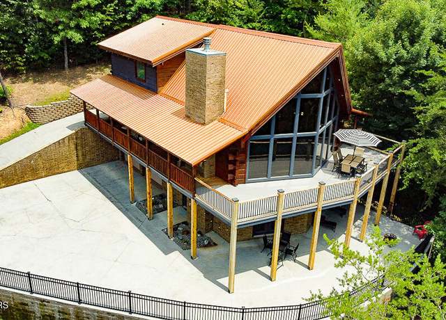 Property at 1964 Goose Gap Rd, Sevierville, TN 37876, 4 beds, 3 baths