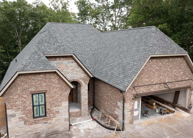 Property at 14 Bent Oak Ln, Crossville, TN 38558, 2 beds, 2.5 baths