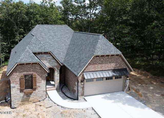 Property at 14 Bent Oak Ln, Crossville, TN 38558, 2 beds, 2.5 baths