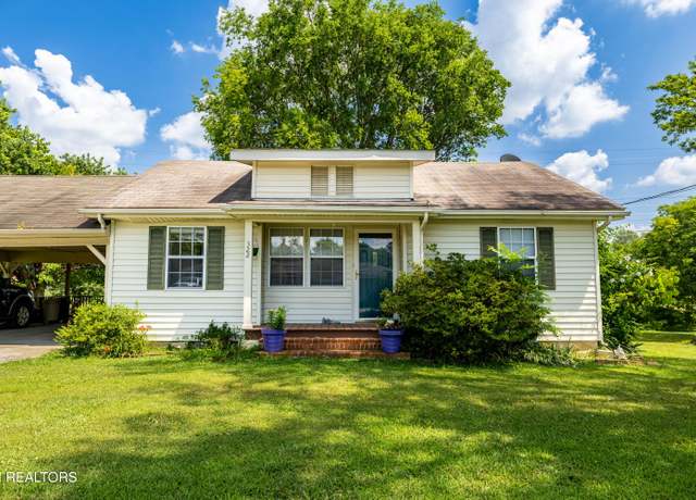 Property at 322 Oakdale St, Maryville, TN 37801, 3 beds, 2 baths