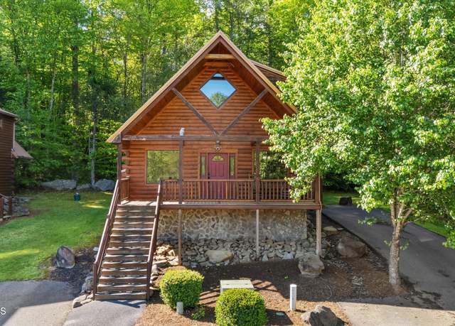 Property at 212 Forrest Loop Way, Gatlinburg, TN 37738, 2 beds, 2 baths