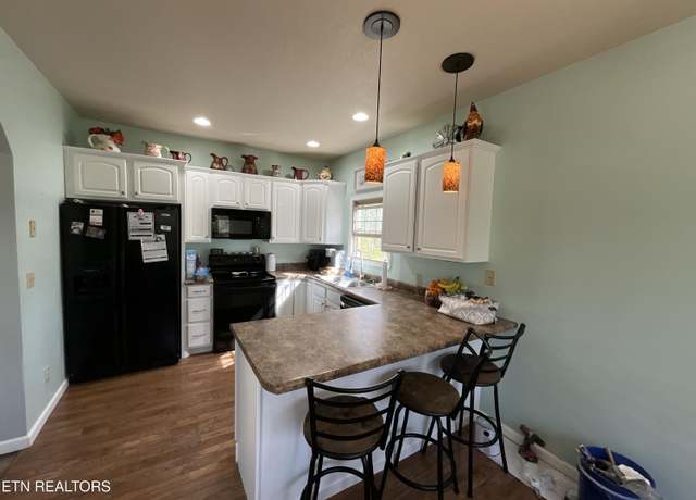 Property at 2034 Keno Dr, Crossville, TN 38572, 3 beds, 2 baths