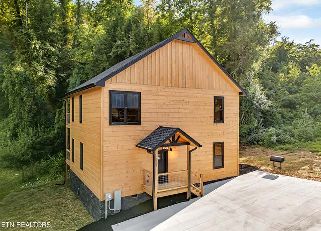 Property at 3139 Cherokee Vly Dr, Sevierville, TN 37862, 3 beds, 3 baths