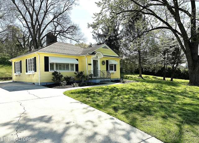 Property at 318 S Oak St, Sweetwater, TN 37874, 3 beds, 1 bath