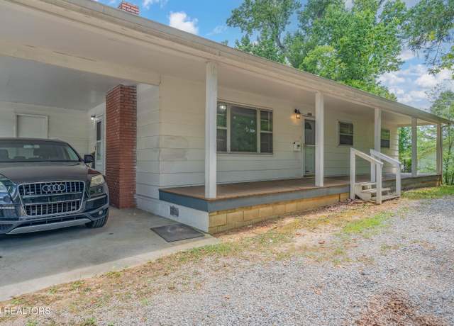 Property at 5616 N Broadway St, Knoxville, TN 37918, 3 beds, 1 bath