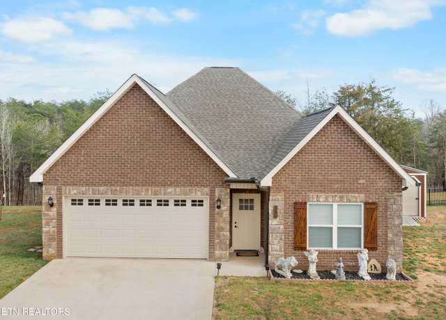 Property at 860 Pinebrooke Dr, Maryville, TN 37801, 3 beds, 2 baths