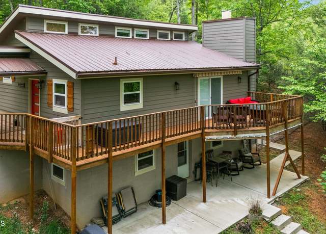 Property at 216 Zoder Dr, Gatlinburg, TN 37738, 3 beds, 2 baths