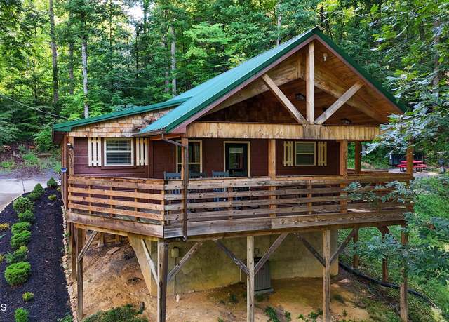 Property at 1046 Cheshire Ct, Gatlinburg, TN 37738, 3 beds, 2.5 baths