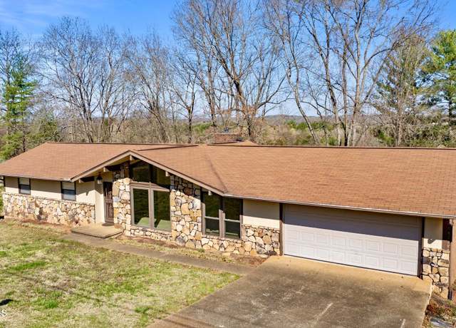 Property at 6822 Cochise Dr, Knoxville, TN 37918, 5 beds, 3 baths