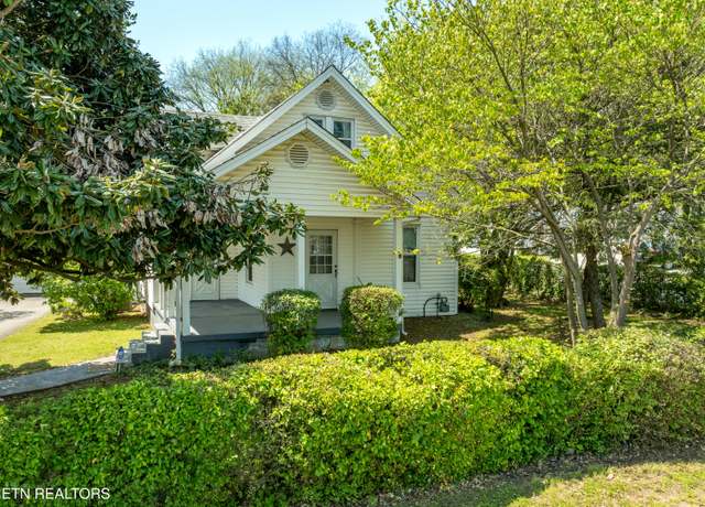 Property at 102 Oakdale St, Maryville, TN 37801, 4 beds, 2 baths