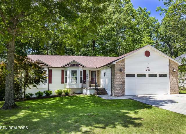 Property at 247 Lakeview Dr, Crossville, TN 38558, 3 beds, 2 baths