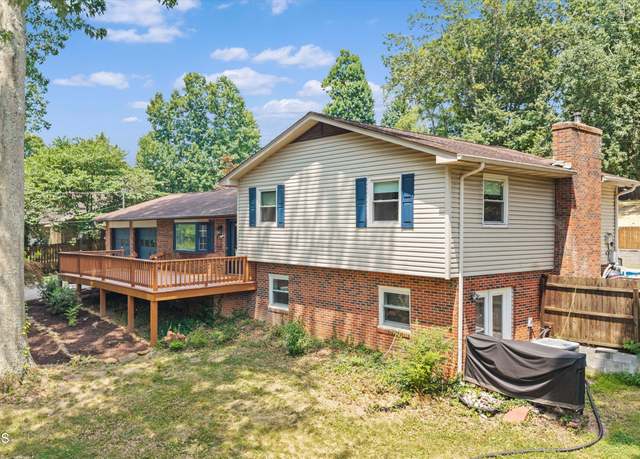 Property at 7529 Shaker Dr, Knoxville, TN 37931, 4 beds, 3.5 baths