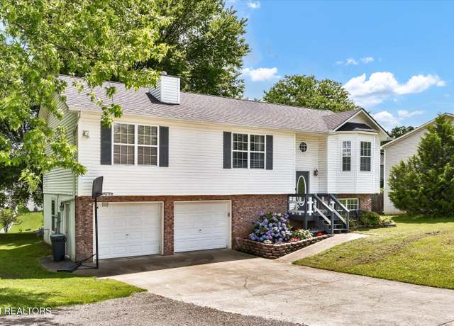 Property at 6718 Farmbrook Ln, Knoxville, TN 37918, 4 beds, 2.5 baths