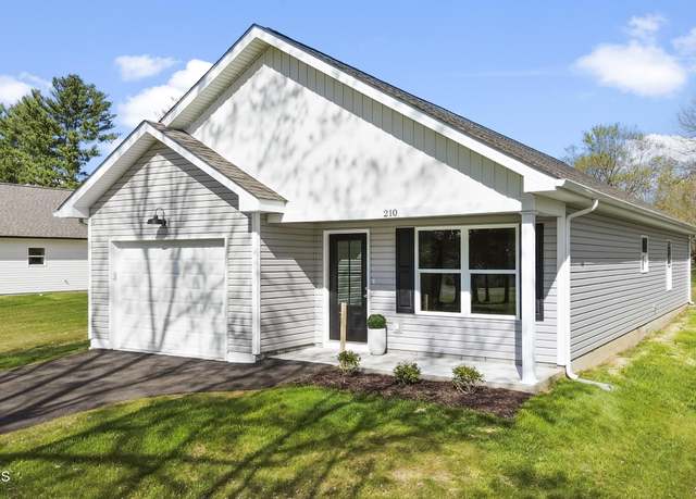 Property at 210 Baylor Ave, Morristown, TN 37814, 3 beds, 2 baths