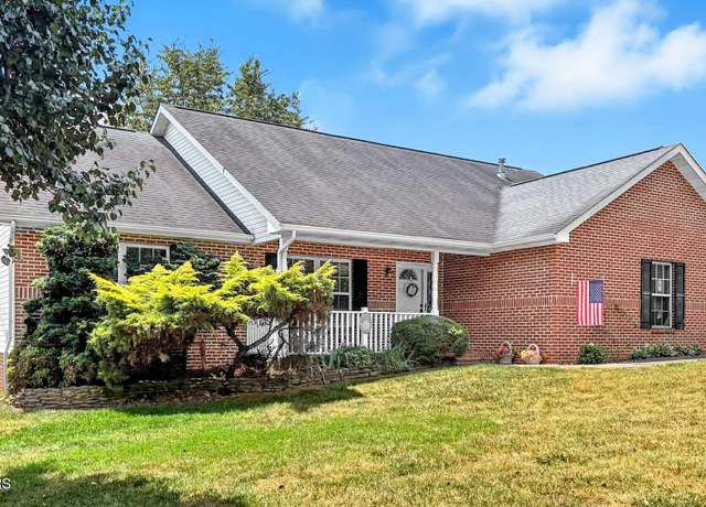 Property at 3434 Davis Ford Rd, Maryville, TN 37804, 3 beds, 3 baths