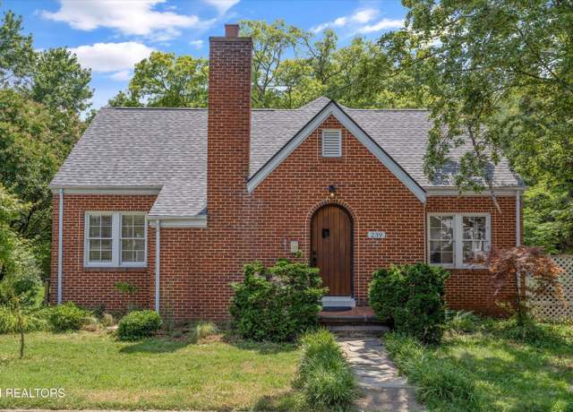 Property at 239 S Magnolia St, Maryville, TN 37803, 4 beds, 3.5 baths