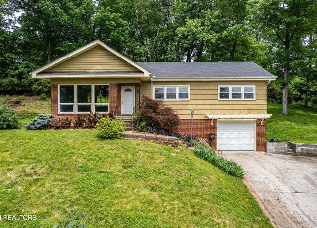 Property at 204 Michigan Ave, Oak Ridge, TN 37830, 3 beds, 2.5 baths
