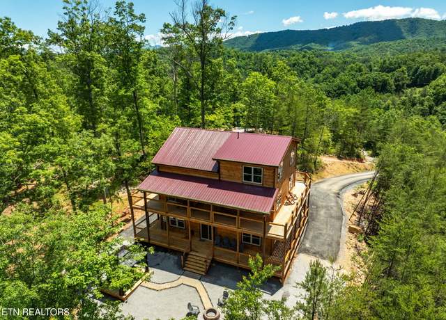 Property at 623 Dutch Way, Pigeon Forge, TN 37863, 4 beds, 5 baths
