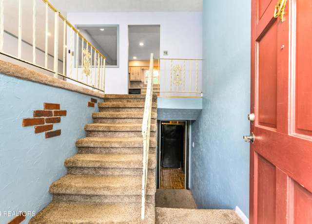 Property at 7811 Stillbrook Ln, Knoxville, TN 37938, 3 beds, 3 baths