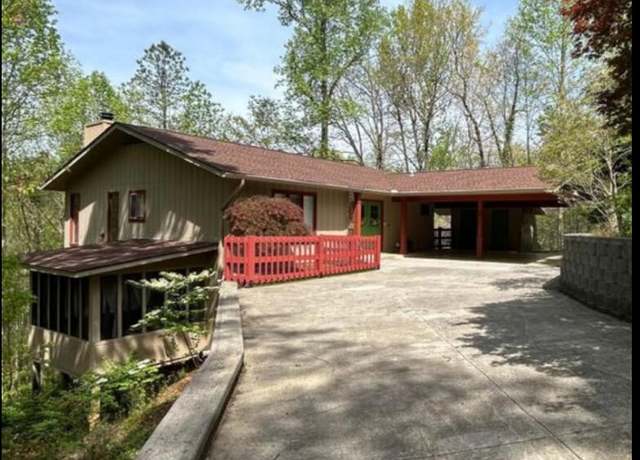 Property at 1713 Cardinal Dr, Gatlinburg, TN 37738, 3 beds, 2.5 baths